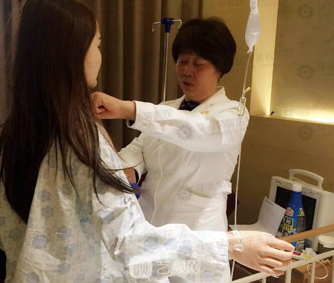 華美紫馨整形醫(yī)院謝凱英假體豐胸圖 真人案例分享哦~