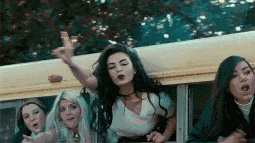 曾經(jīng)被我嘲笑的小眼睛室友，如今變得艷壓群芳？！