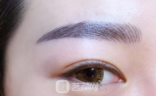 成都銅雀臺(tái)紋眉后有蠟筆小新一樣的濃密，感覺棒極了!