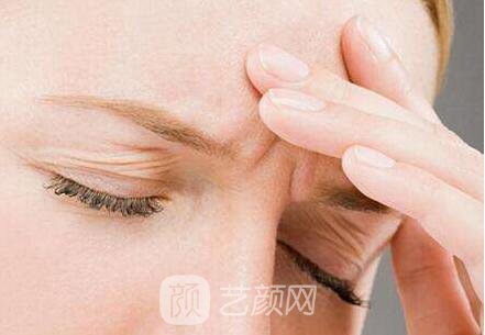 眉間紋出現(xiàn)暴露了你的年齡