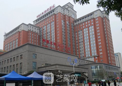 長沙隆胸哪家醫(yī)院好?湘雅